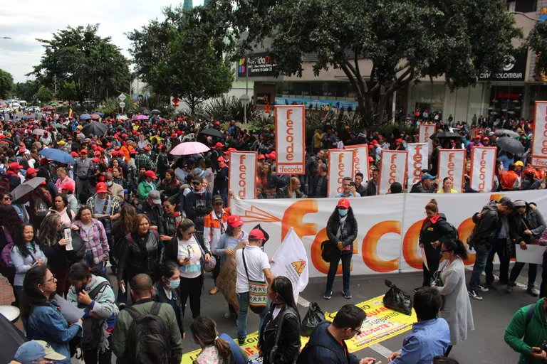 Maestros se van a paro en Colombia ante la reforma de Petro a la educación