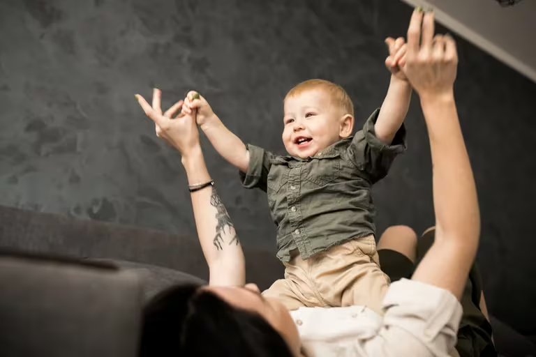 Cómo la música y el canto de los padres impacta en el desarrollo emocional infantil