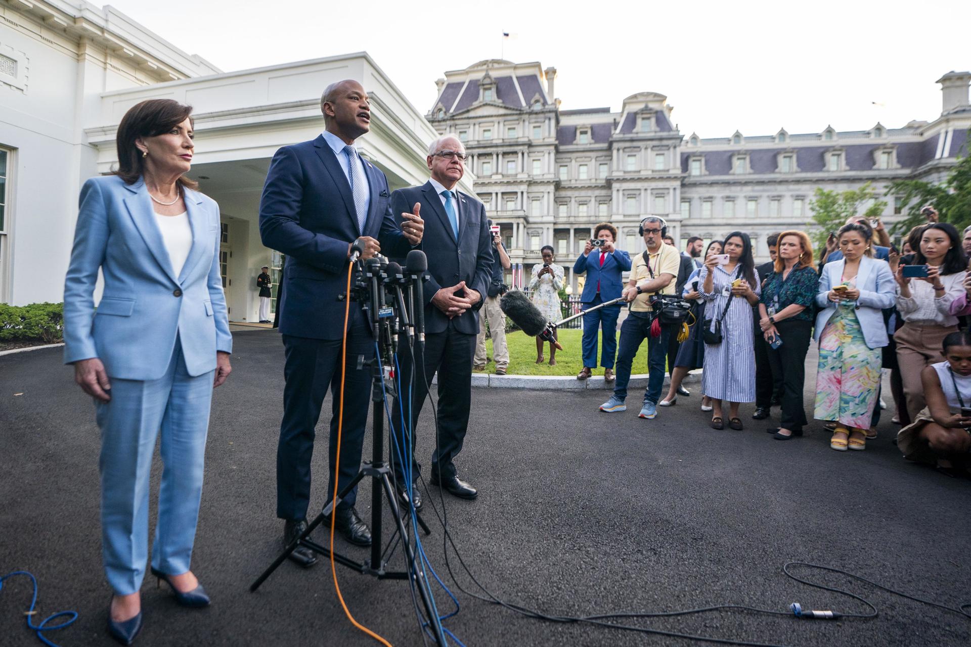 Tres gobernadores demócratas prometieron apoyar a Biden en su candidatura de reelección