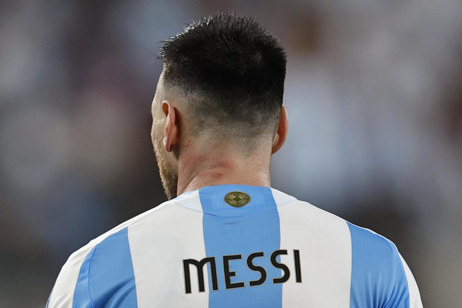 La “Albiceleste” viaja hacia Argentina con ausencias destacadas, Messi entre ellas