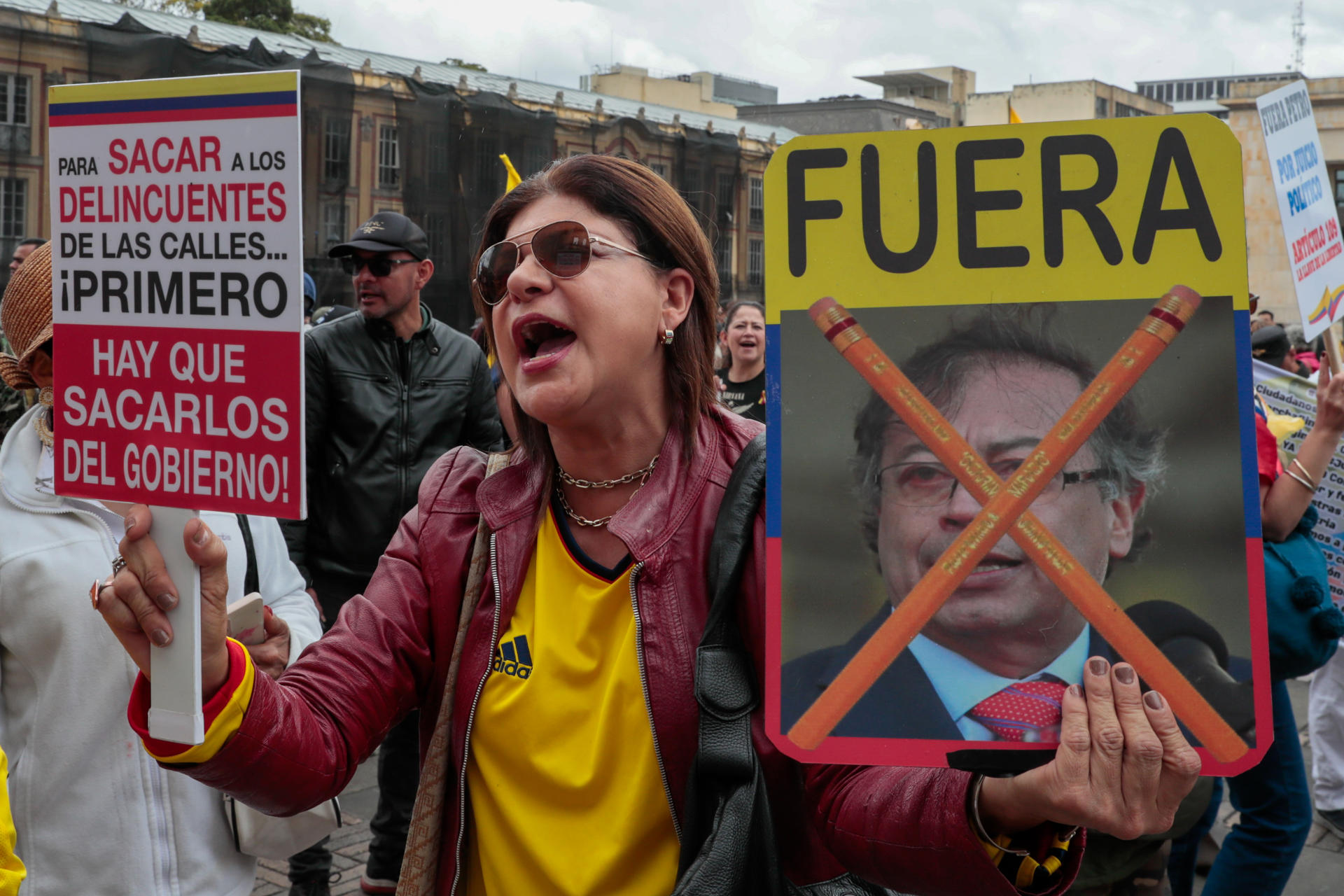 Militares retirados también protestaron en Bogotá contra Gustavo Petro