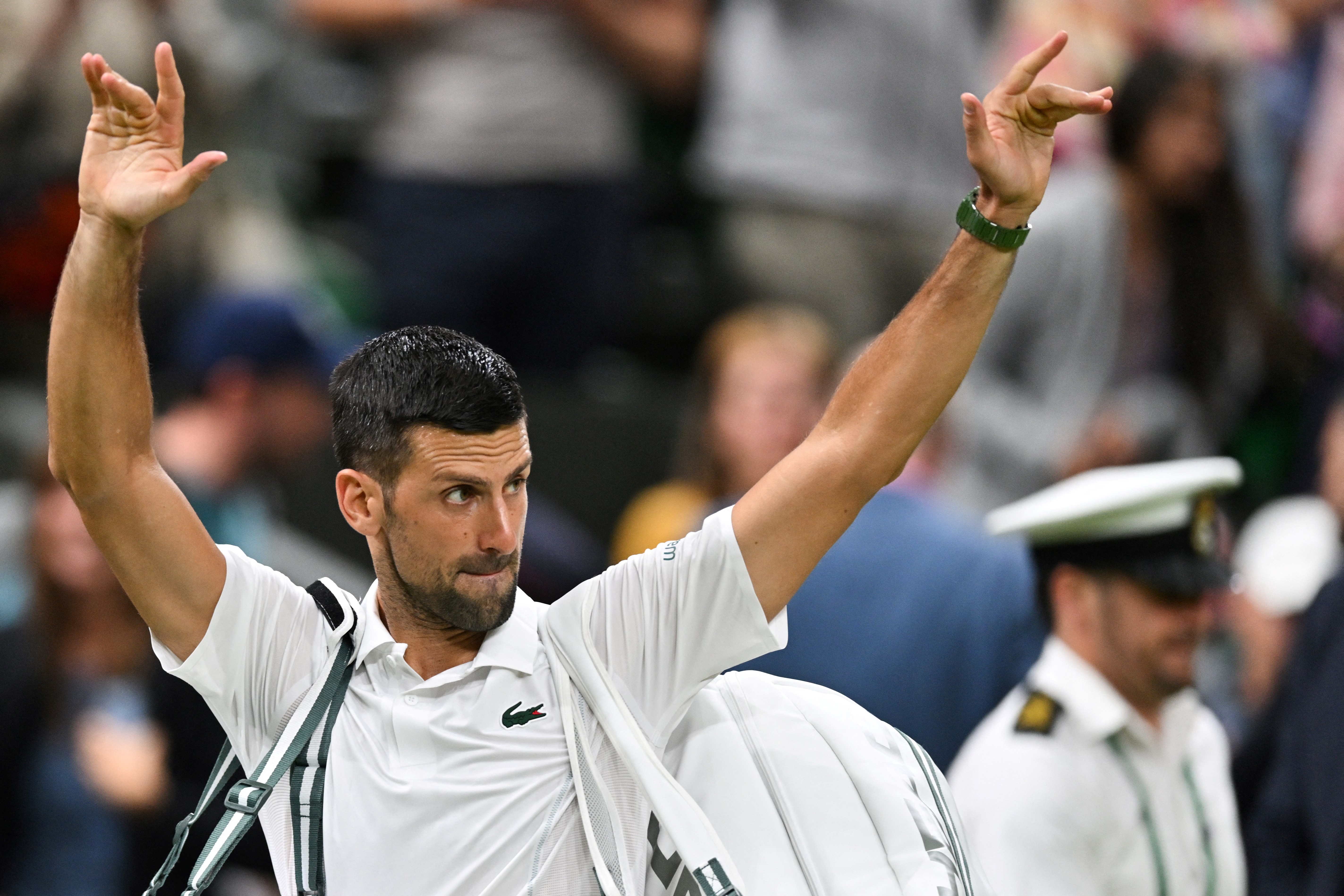 Djokovic, directo a semifinales de Wimbledon luego que su rival anunciara retiro por lesión