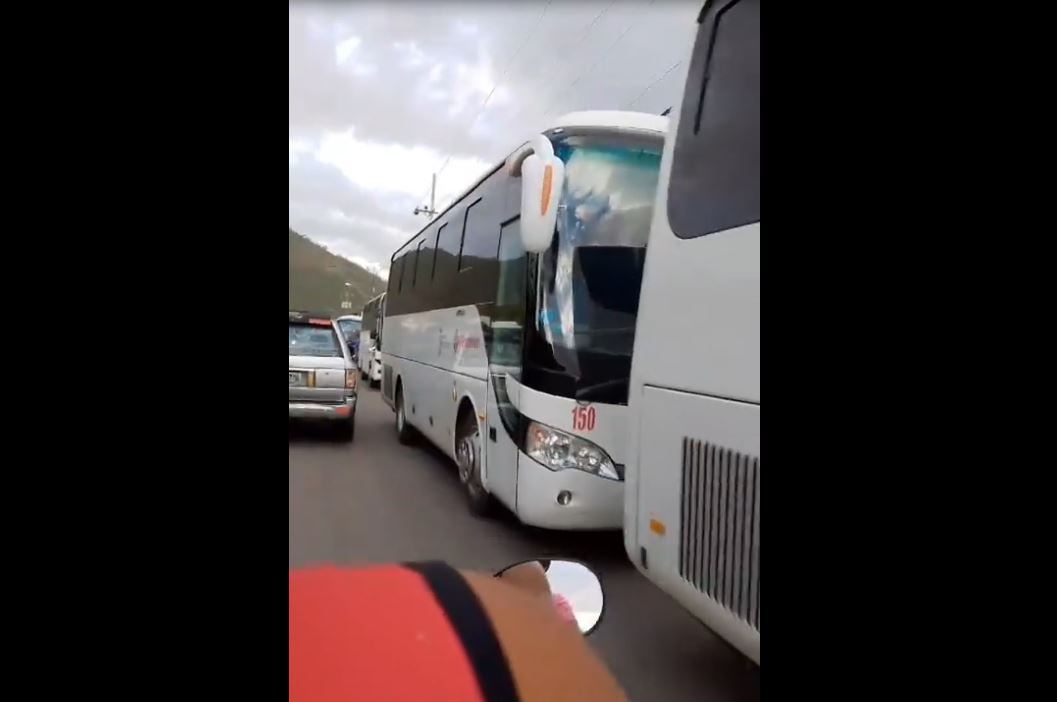 En VIDEO: Diosdado Cabello envió autobuses con trabajadores de Cantv a mitin en Barcelona