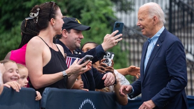 Biden dijo que “no se irá a ninguna parte” y atacó a Trump durante el acto del #4Jul