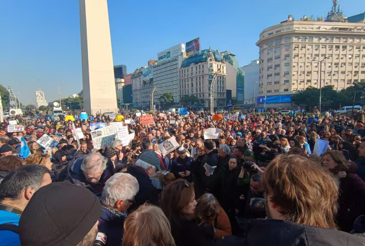 Manifestación en Buenos Aires clamó por el retorno de Loan, niño desaparecido hace casi un mes