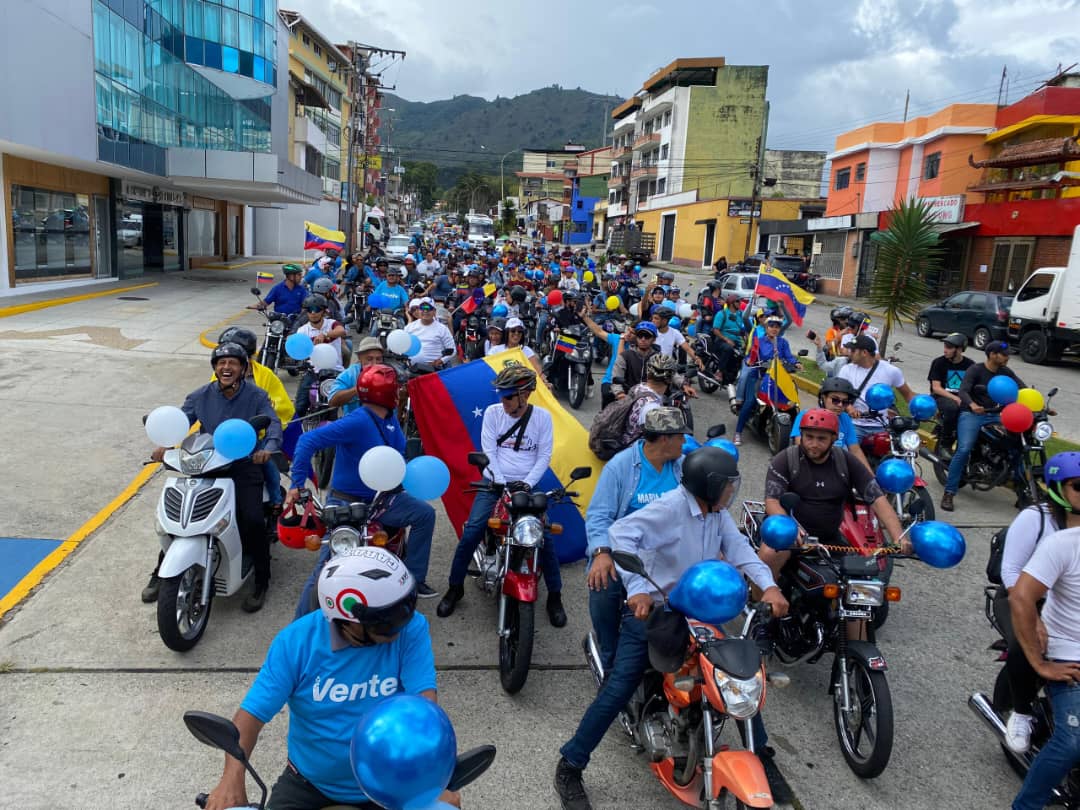 A cuatro días de las presidenciales, merideños salen en caravana para sellar su compromiso con la democracia