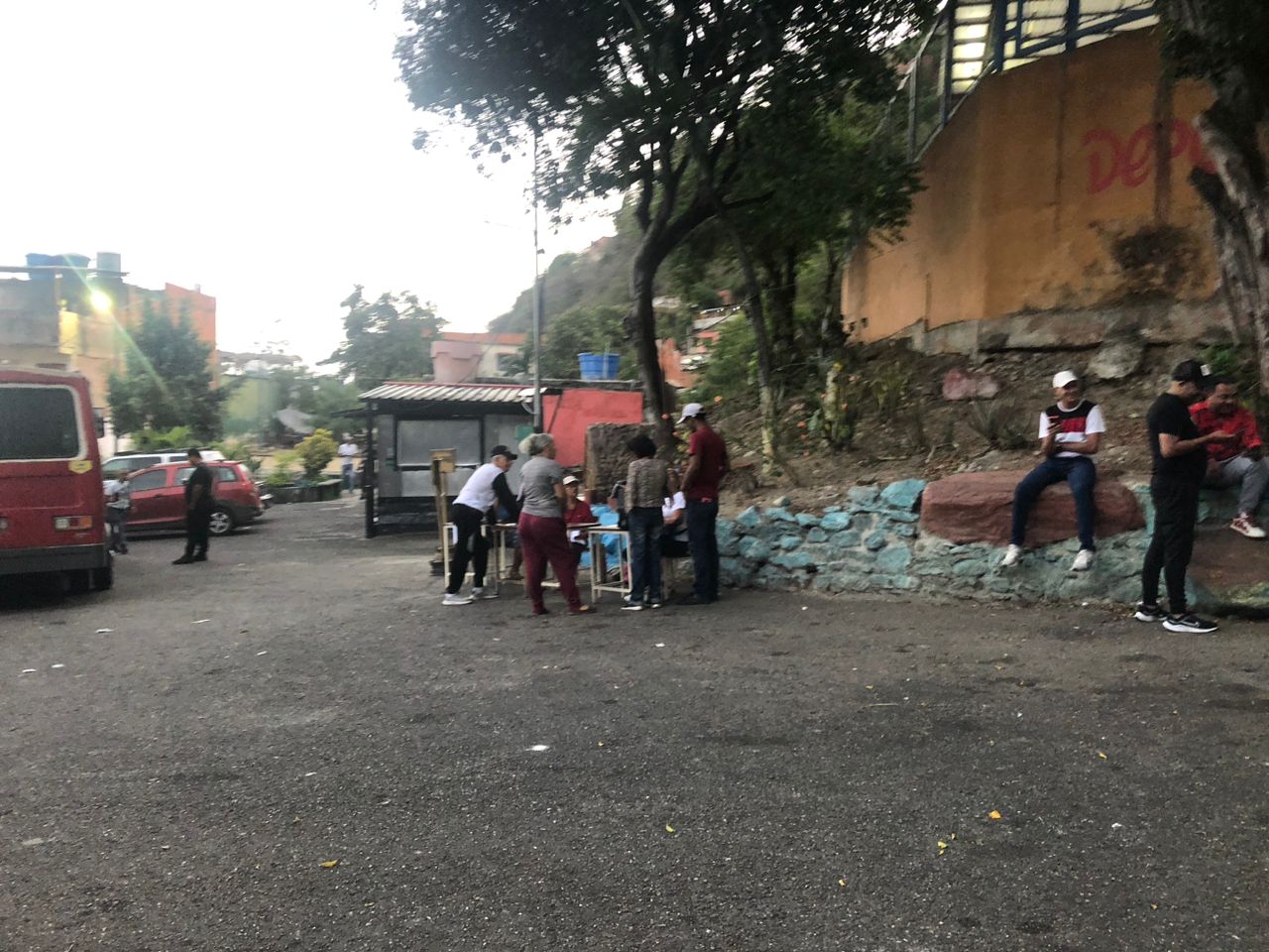 “Punto rojo” en la escuela Manuel Segudo Sánchez en Maiquetía, viola las Leyes electorales (Video)