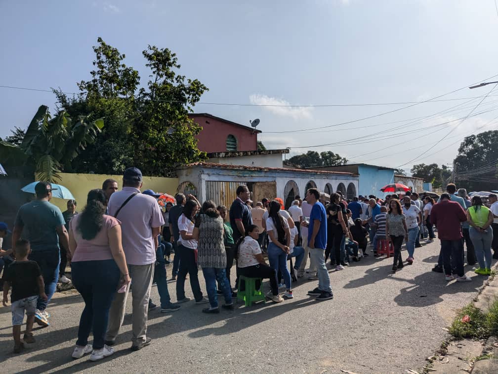 Carabobo: Jornada de votación en la Escuela Básica Güere fluye con normalidad