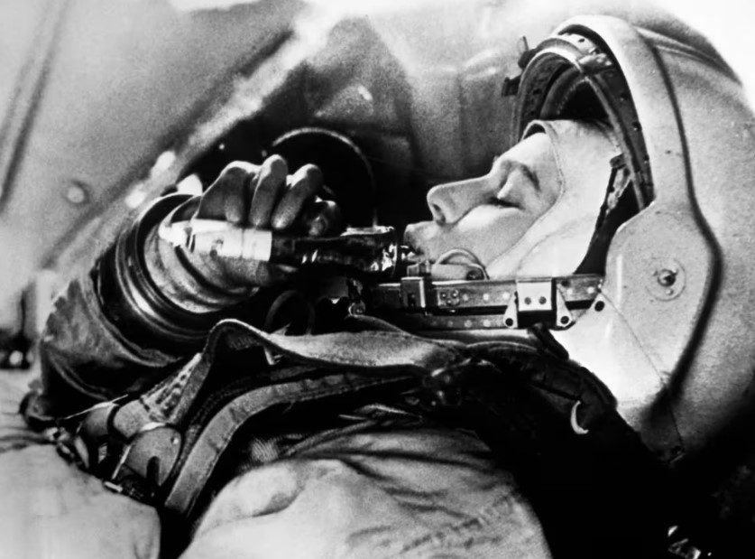 El calvario de la primera astronauta que caminó por el espacio: vómitos y dolor de cabeza por el peso del casco