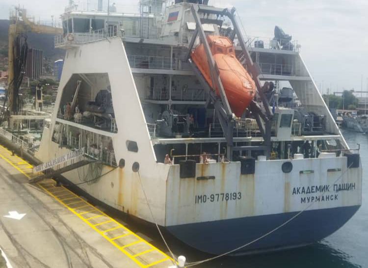 Buques rusos abandonan el puerto de La Guaira