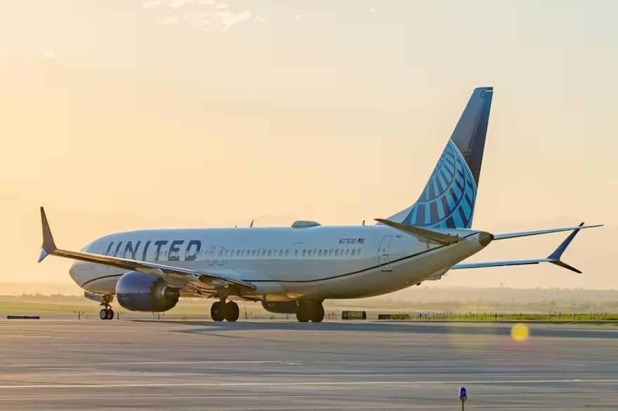 Susto en el aire: pasajera de un vuelo mordió a un tripulante y forzó un aterrizaje de emergencia en Orlando (VIDEO)