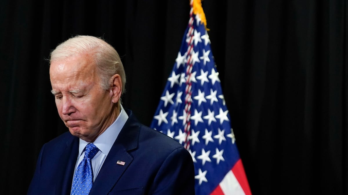 Hasta diez congresistas demócratas presionan a Biden para que abandone, según prensa estadounidense