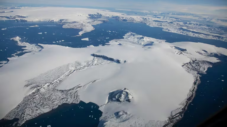 ¿Cuál fue la temperatura más baja registrada en la Tierra y dónde ocurrió?