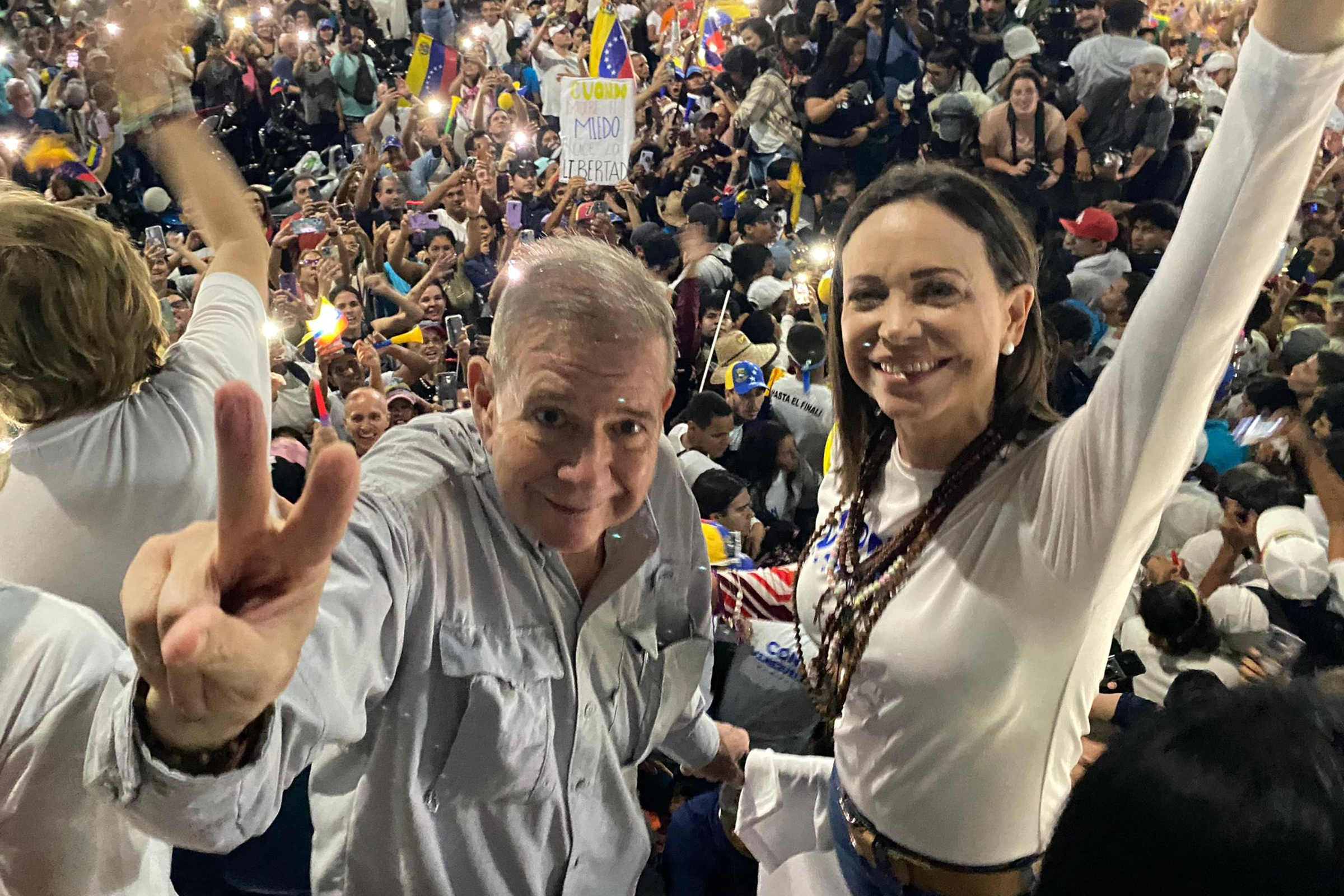 Edmundo González y María Corina Machado desbordaron Las Mercedes en cierre de campaña (VIDEO)