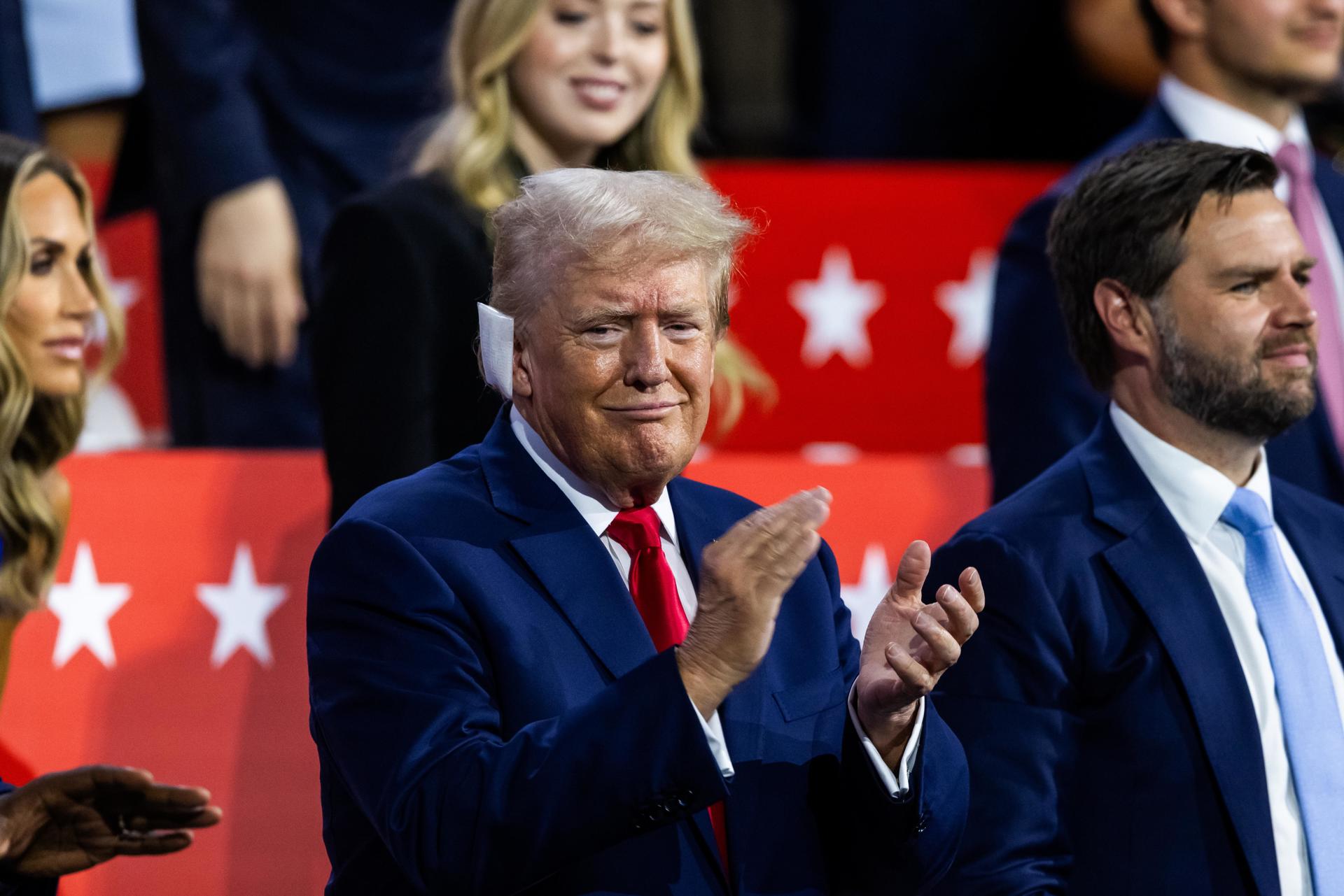 Trump lanzó ataque publicitario contra Harris tras retiro de Biden