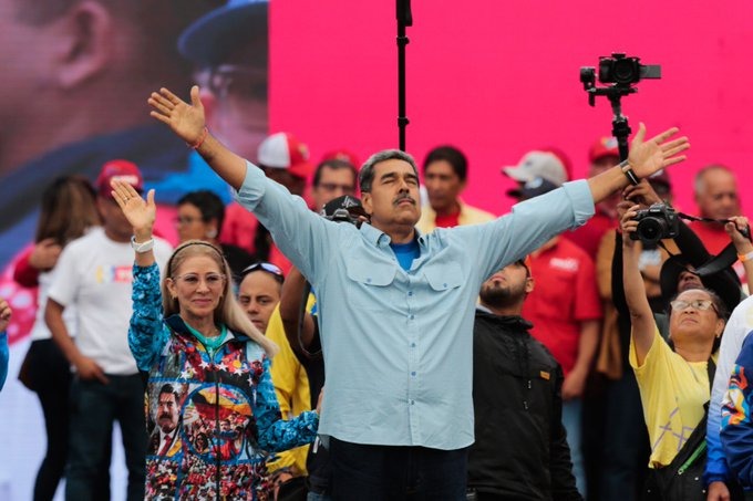 Acorralado y sin apoyo, Maduro pidió a los venezolanos que “piensen bien” su voto