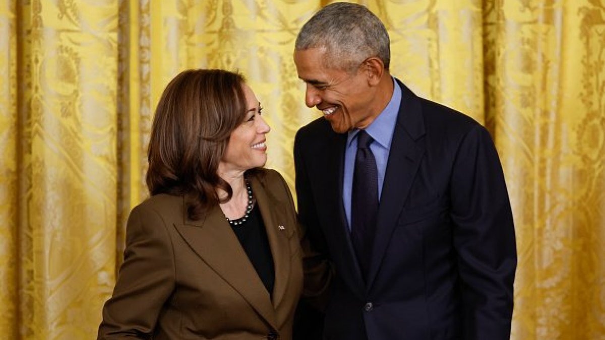 Barack Obama evita respaldar a Kamala Harris y pide nominar a “un candidato extraordinario”