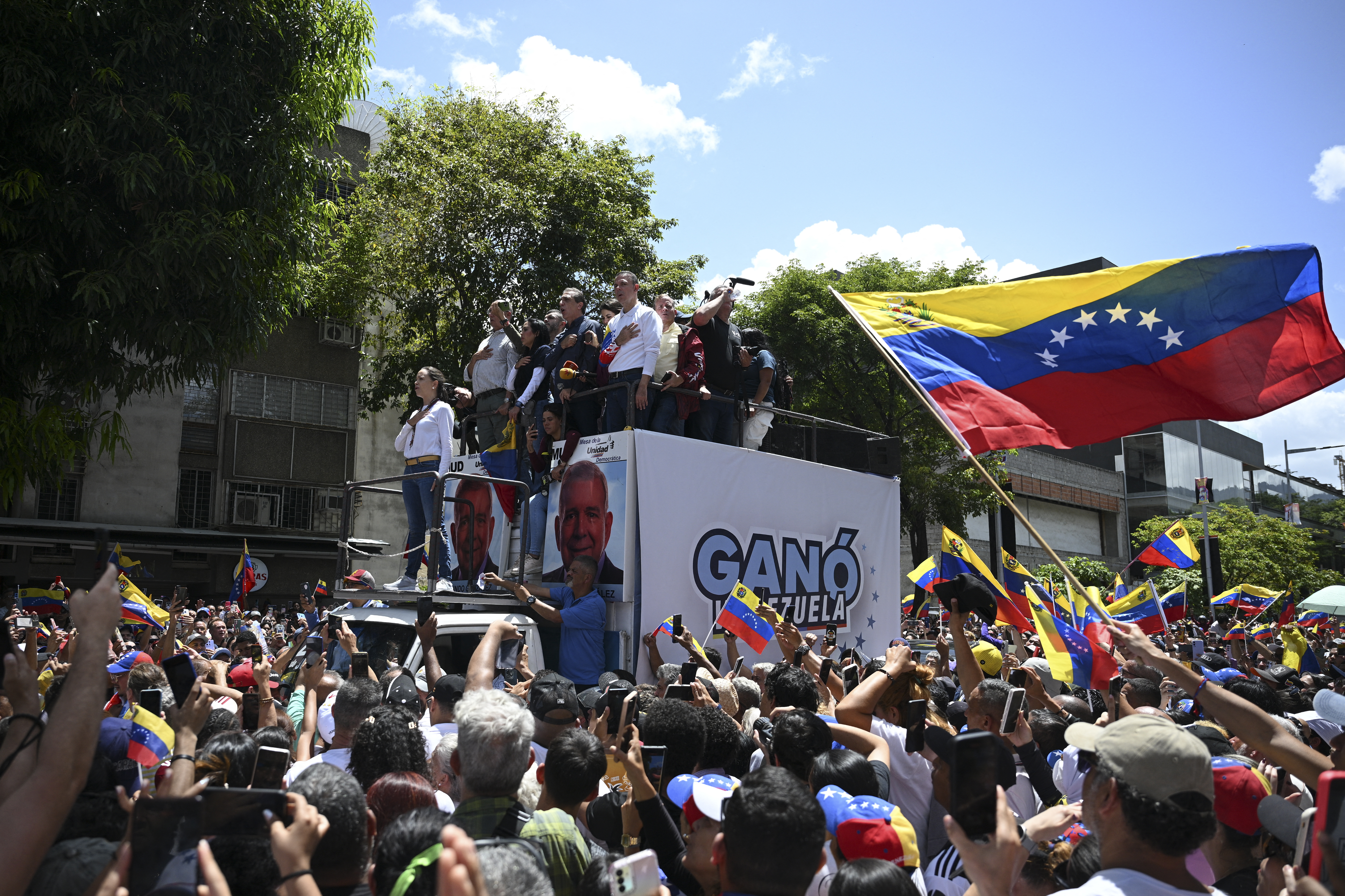 La oposición venezolana busca una movilización mundial en las calles para intensificar la presión sobre Maduro