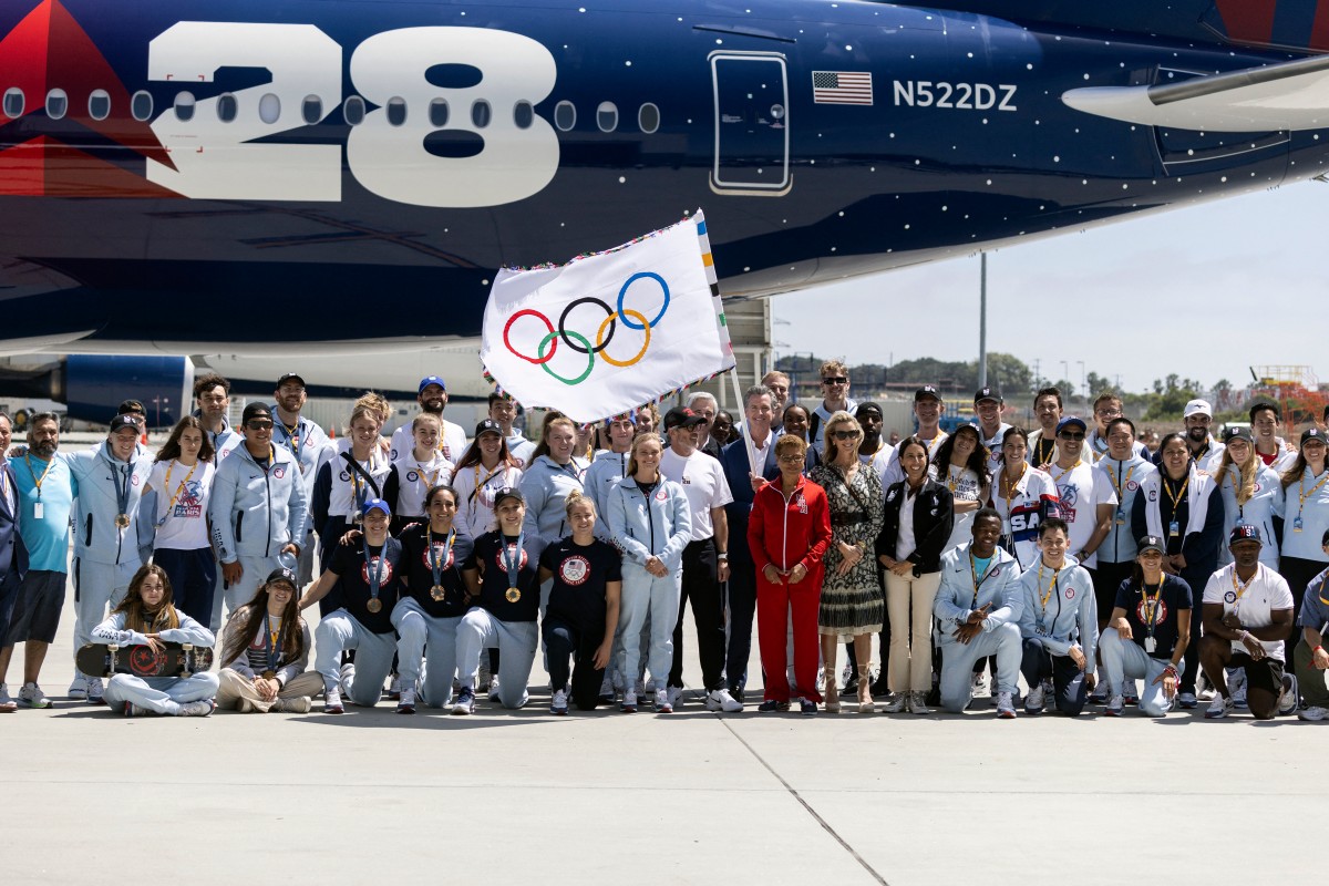 Bandera olímpica aterrizó en Los Ángeles e inició la cuenta regresiva para los juegos de 2028