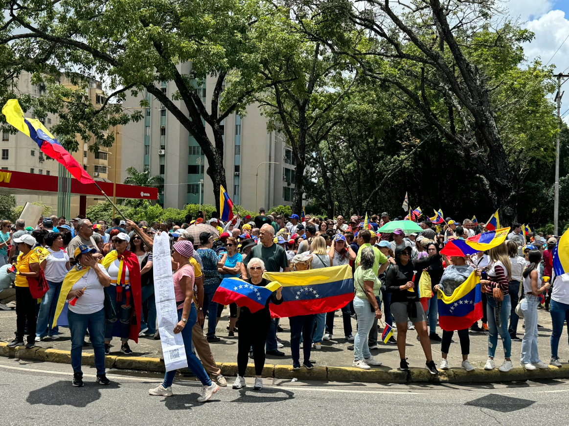 Venezuelans set fear aside and peacefully came to protest one month after the presidential election