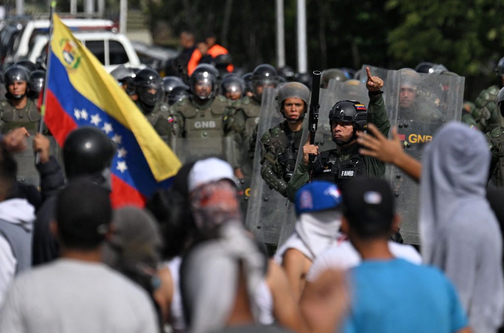 Walter Molina: El chavismo tiene dos armas para mantener su poder, la fuerza bruta y el terror psicológico