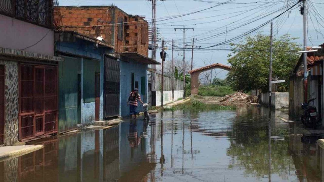 Intensas lluvias en Maracay inundan zonas del sur y ponen en riesgo a familias de Aguacatal