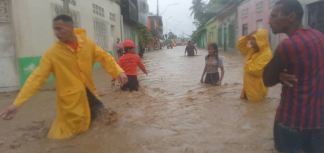 Cientos de familias afectadas por inundaciones tras fuertes lluvias en tres estados de Venezuela