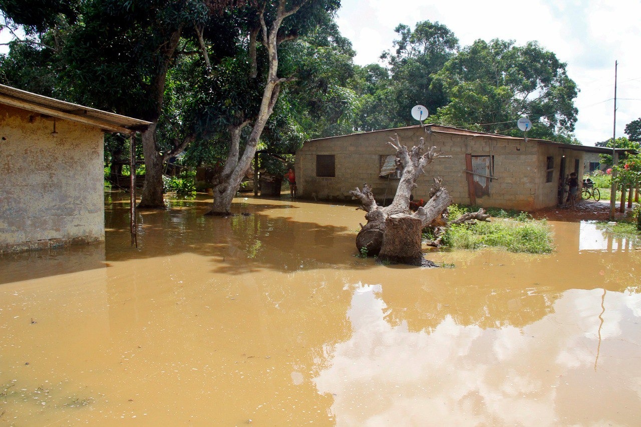 Crecida del río Amana en Maturín dejó decenas de casas inundadas