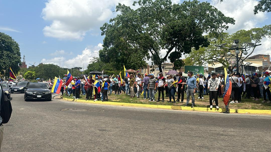 Guayaneses salieron a la calle con actas en mano este #17Ago