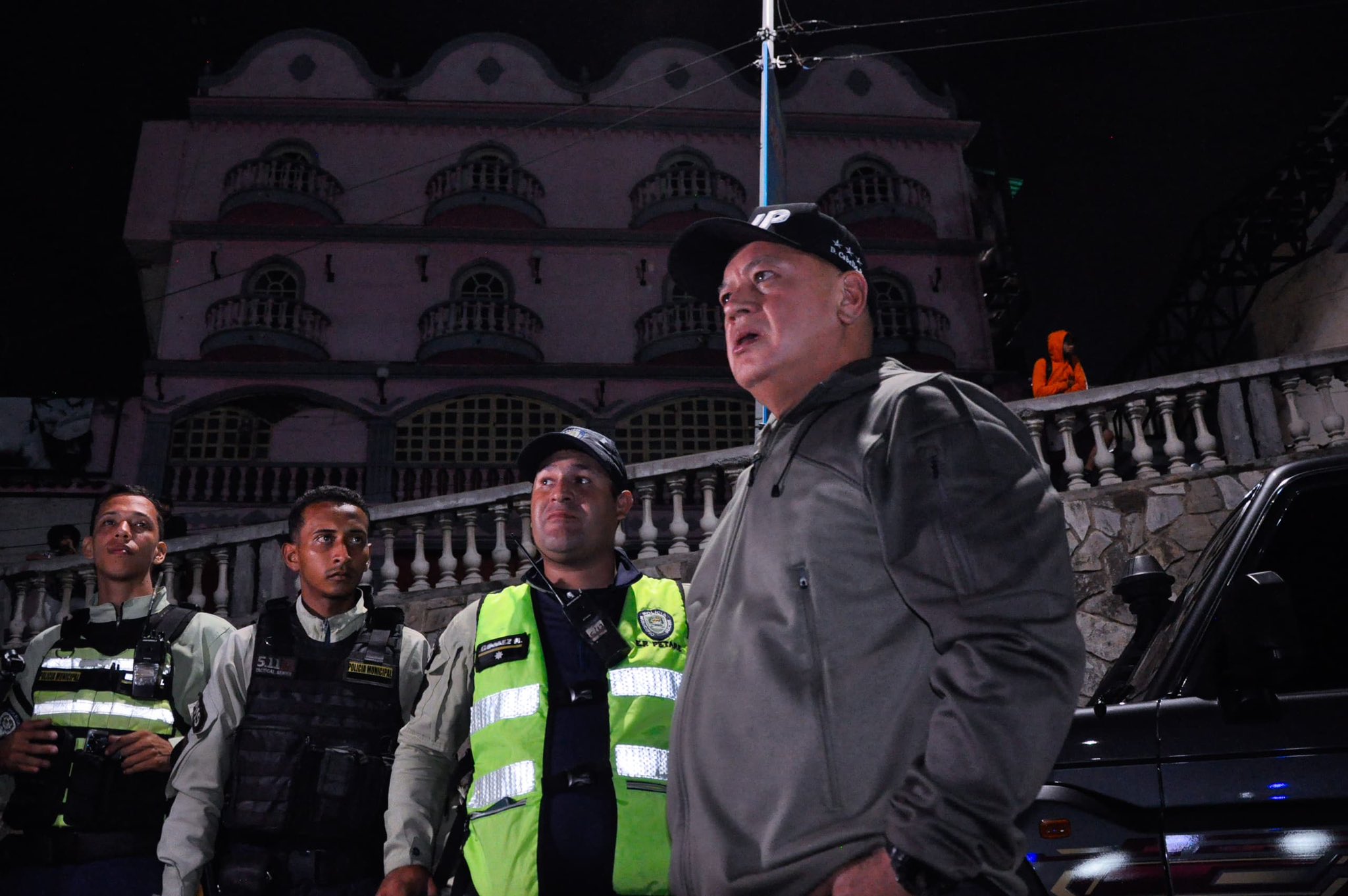 Diosdado Cabello se paseó en su camioneta blindada para ver cómo quedó Caracas tras el apagón (VIDEO)