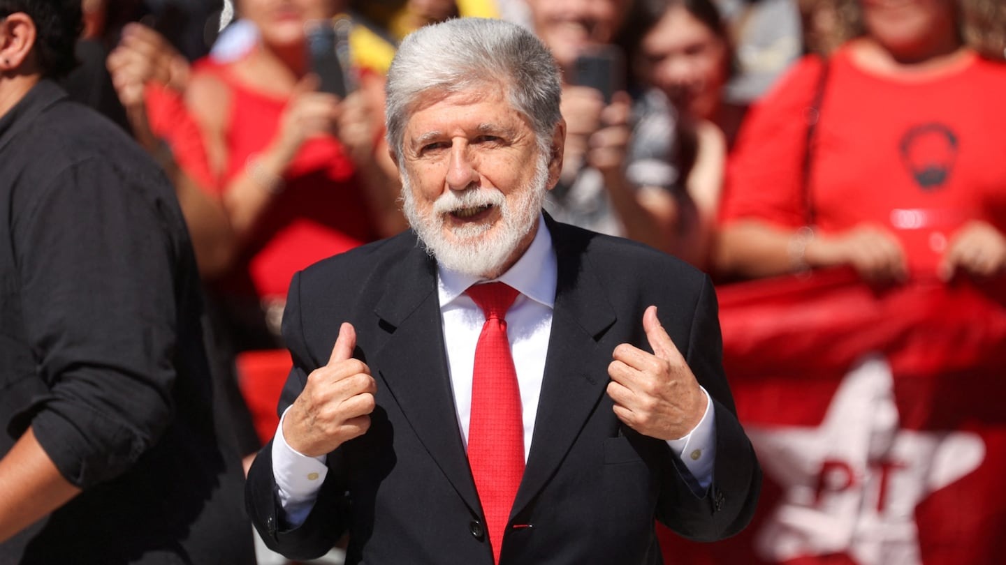 Celso Amorim defendió la idea de llamar a nuevas elecciones en Venezuela y pidió más veedores