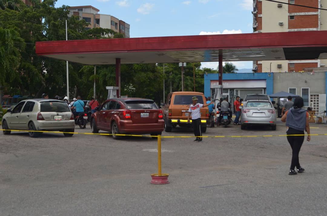 Apagón generó largas colas en estaciones de servicio de Maracay