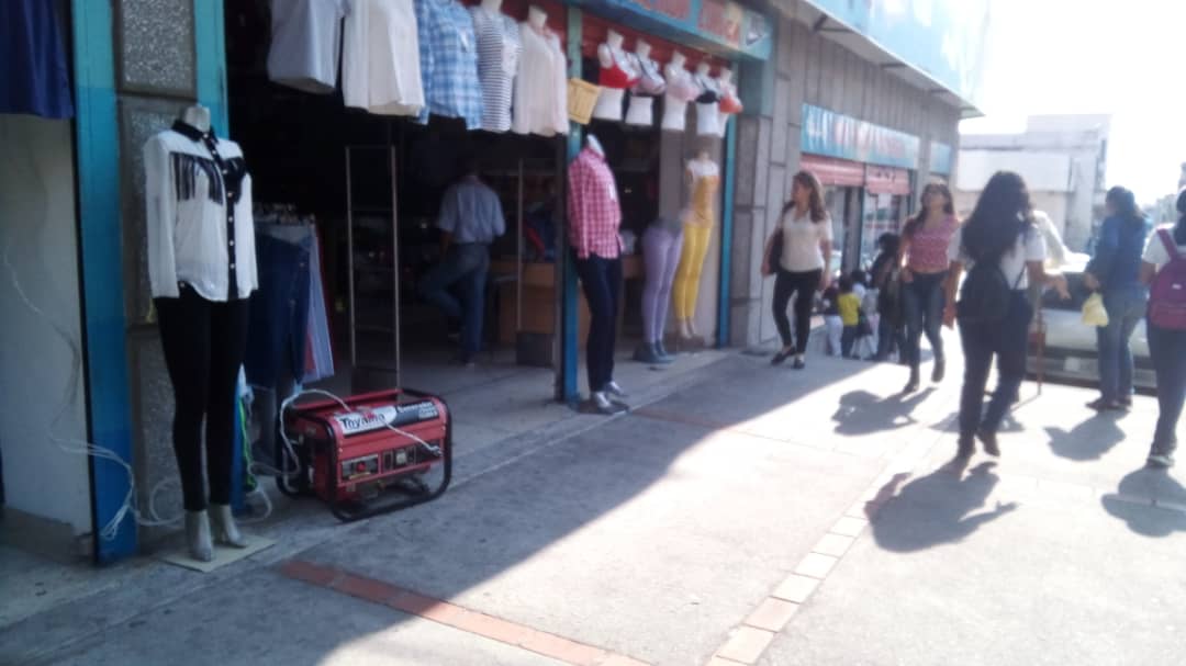 Sectores de Mérida suman más de 12 horas sin electricidad mientras comercio resiste al apagón con plantas eléctricas