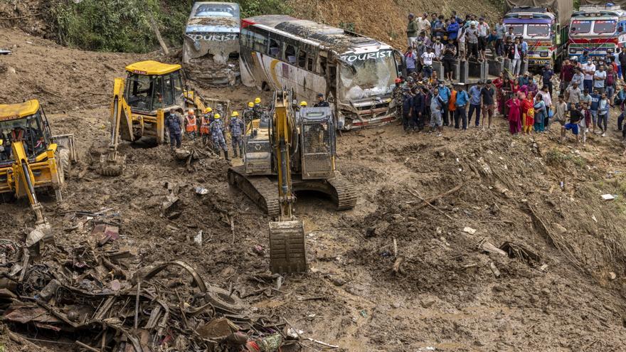 Ascienden a 193 los muertos por las peores lluvias en más de medio siglo en Nepal