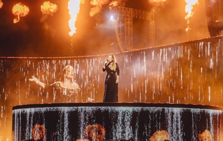 Adele rompe Récord Guinness al tener la pantalla LED más grande en un concierto