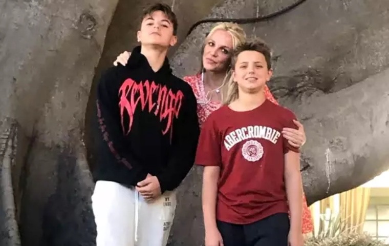 Tras dos años distanciados, Britney Spears se reunió con su hijo menor en Navidad