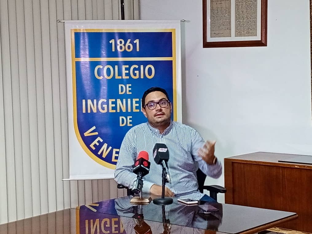 Ingenieros agrónomos y aeronáuticos venezolanos apoyan a agricultores a regularizar uso de drones