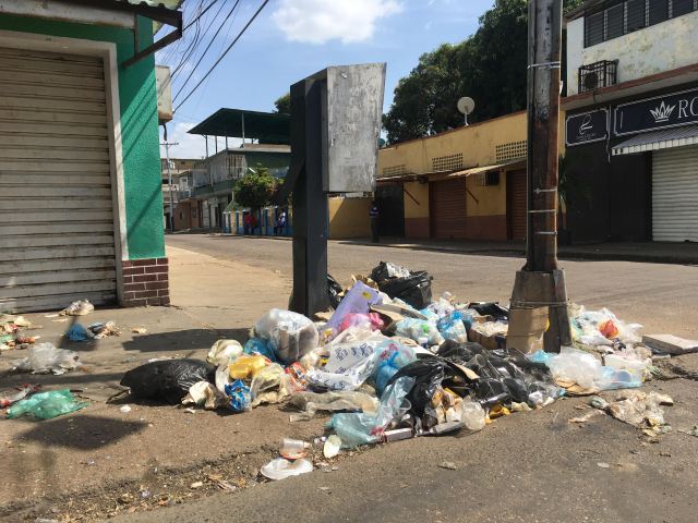 Vecinos de San Fernando 2000 en Guárico “pasan roncha” con los servicios públicos