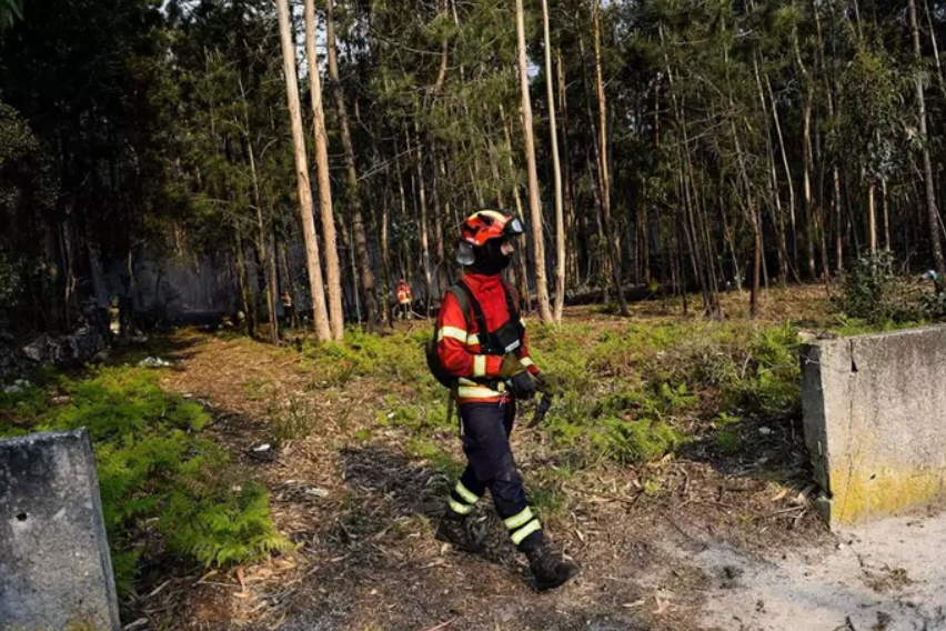 La UE moviliza ocho aviones contra los incendios en el norte de Portugal