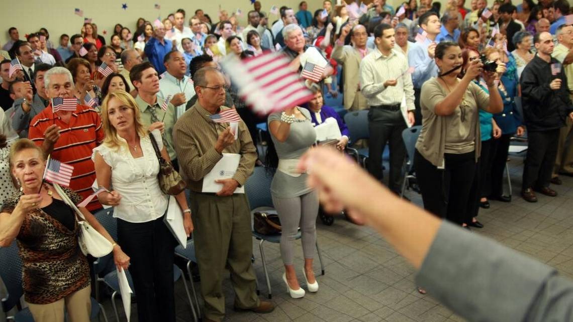 Solicitar ciudadanía americana en Miami: los requisitos favorecen a las personas de este país