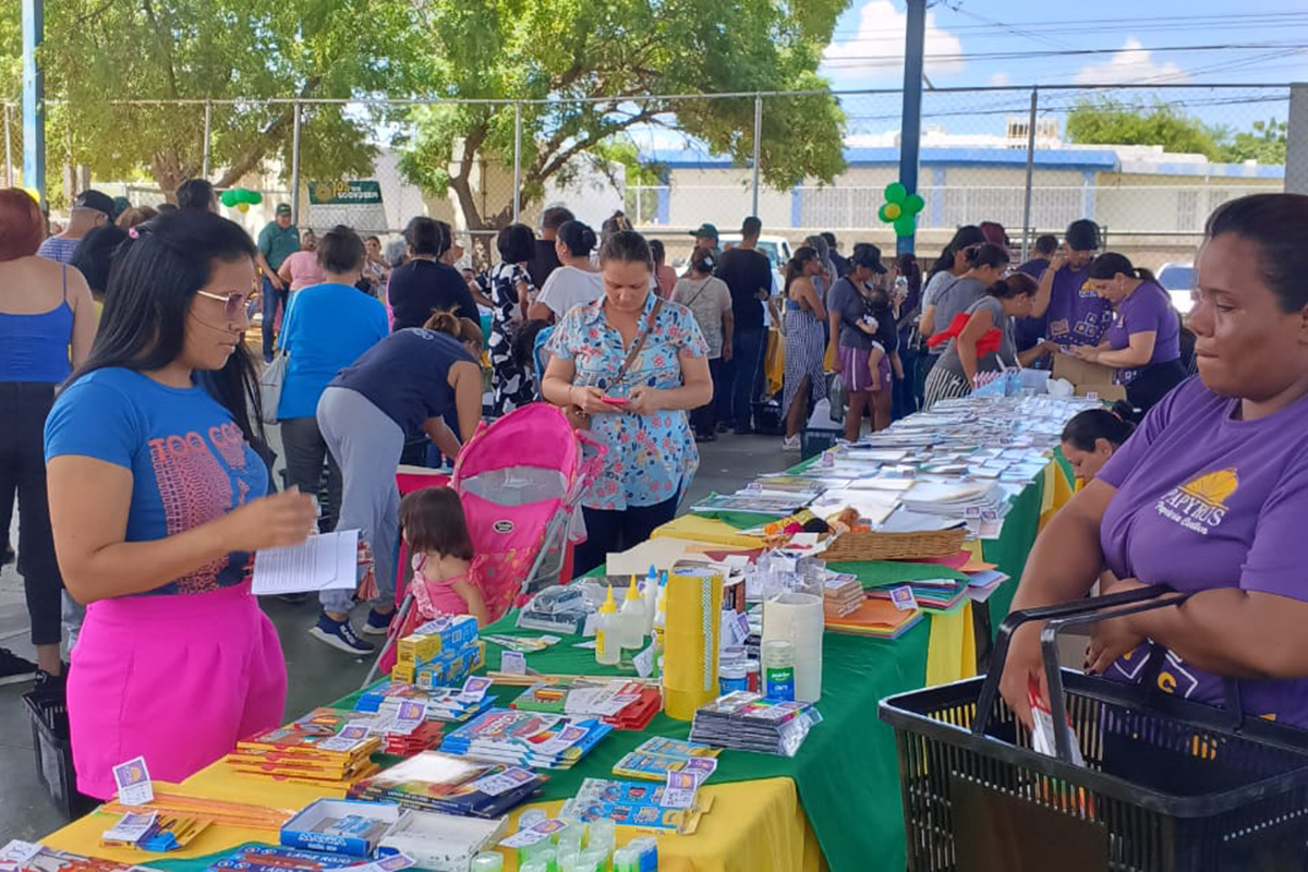 Venezuelan parents in Zulia State buy school lists “in parts” due to low purchasing power