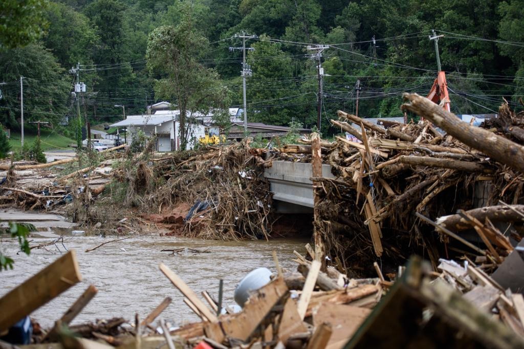 El sonido de una sirena apocalíptica mientras el huracán Helene arrasa un pueblo de Carolina del Norte (VIDEO)