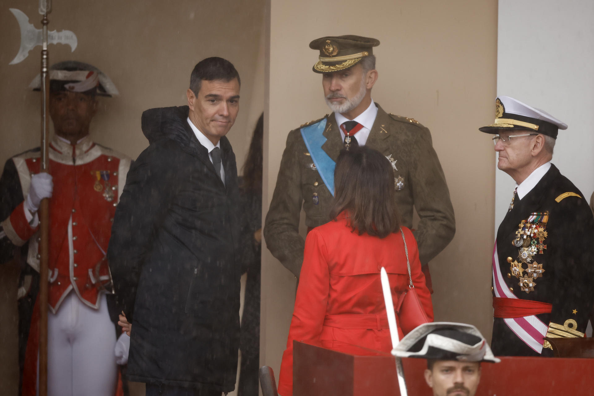 Pedro Sánchez fue abucheado en su llegada al desfile militar por el Día de la Hispanidad (VIDEO)