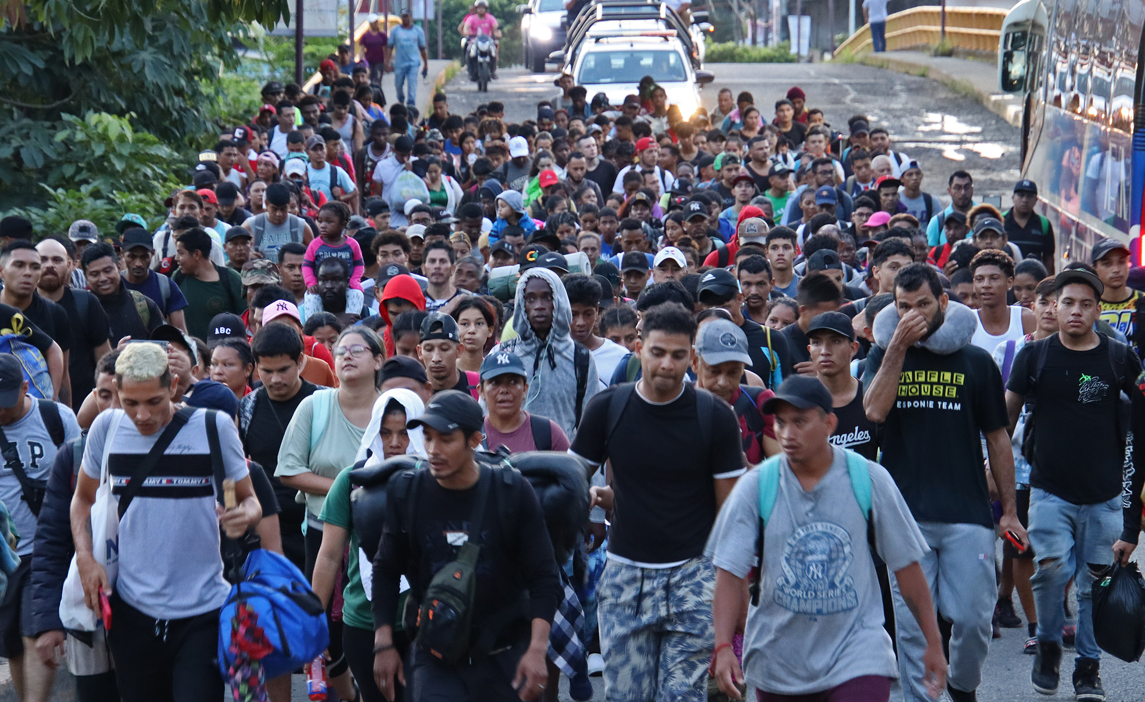 Caravana de migrantes, entre ellos venezolanos, avanza a Ciudad de México rumbo a EEUU