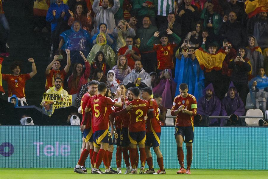 España exhibió su buen fútbol para vencer a Serbia en la Nations League