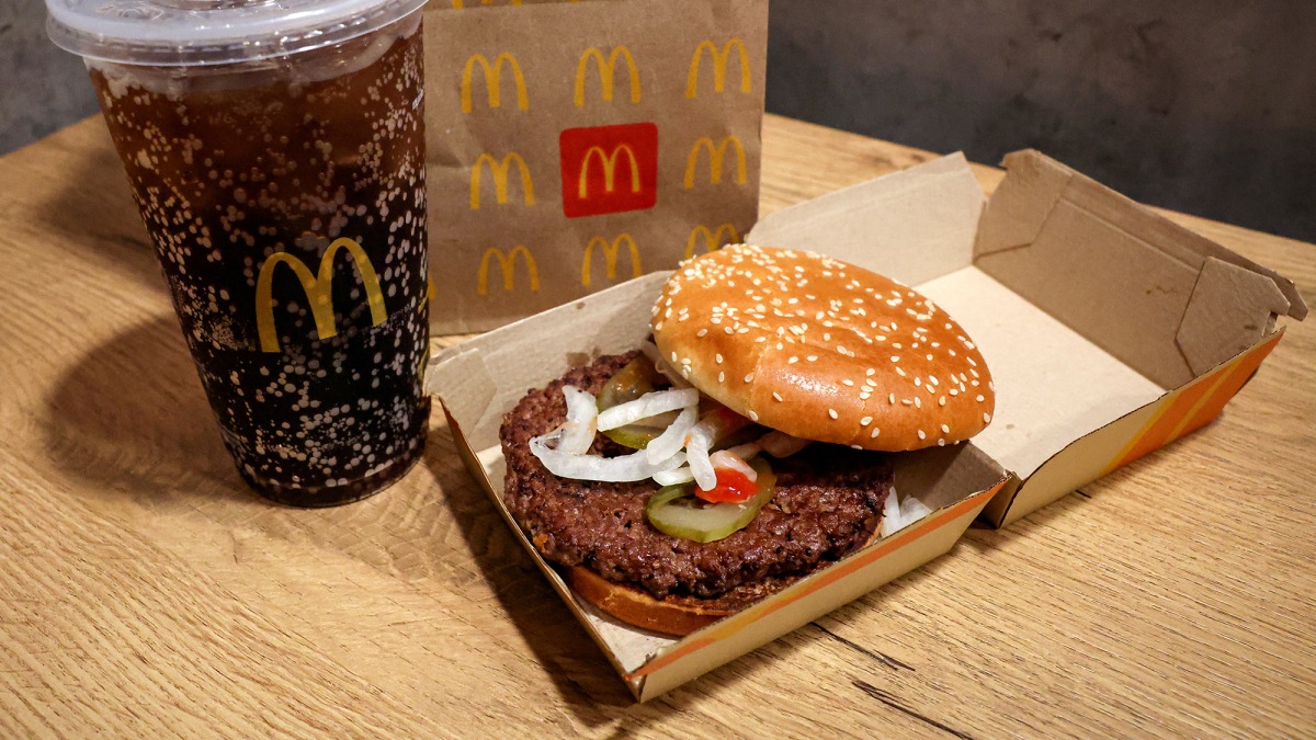 McDonald’s reanudará la venta de sus hamburguesas tras brote de mortal bacteria en EEUU