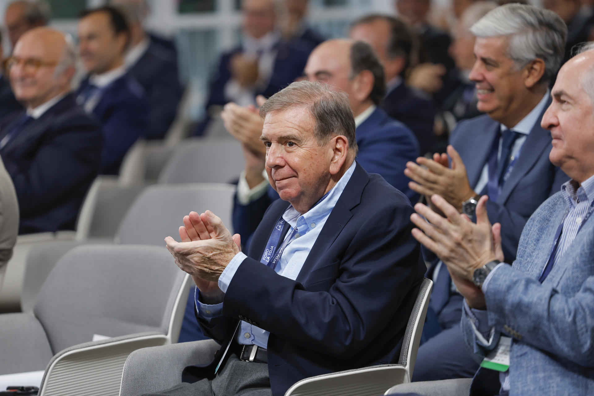 Edmundo González recibió homenaje en el Foro La Toja-Vínculo Atlántico en España