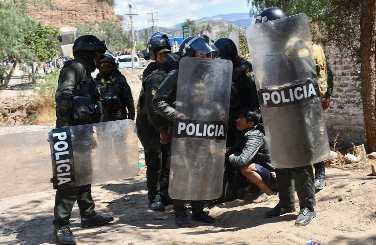 Bloqueos de vías en Bolivia se intensifican para evitar el probable arresto de Evo Morales