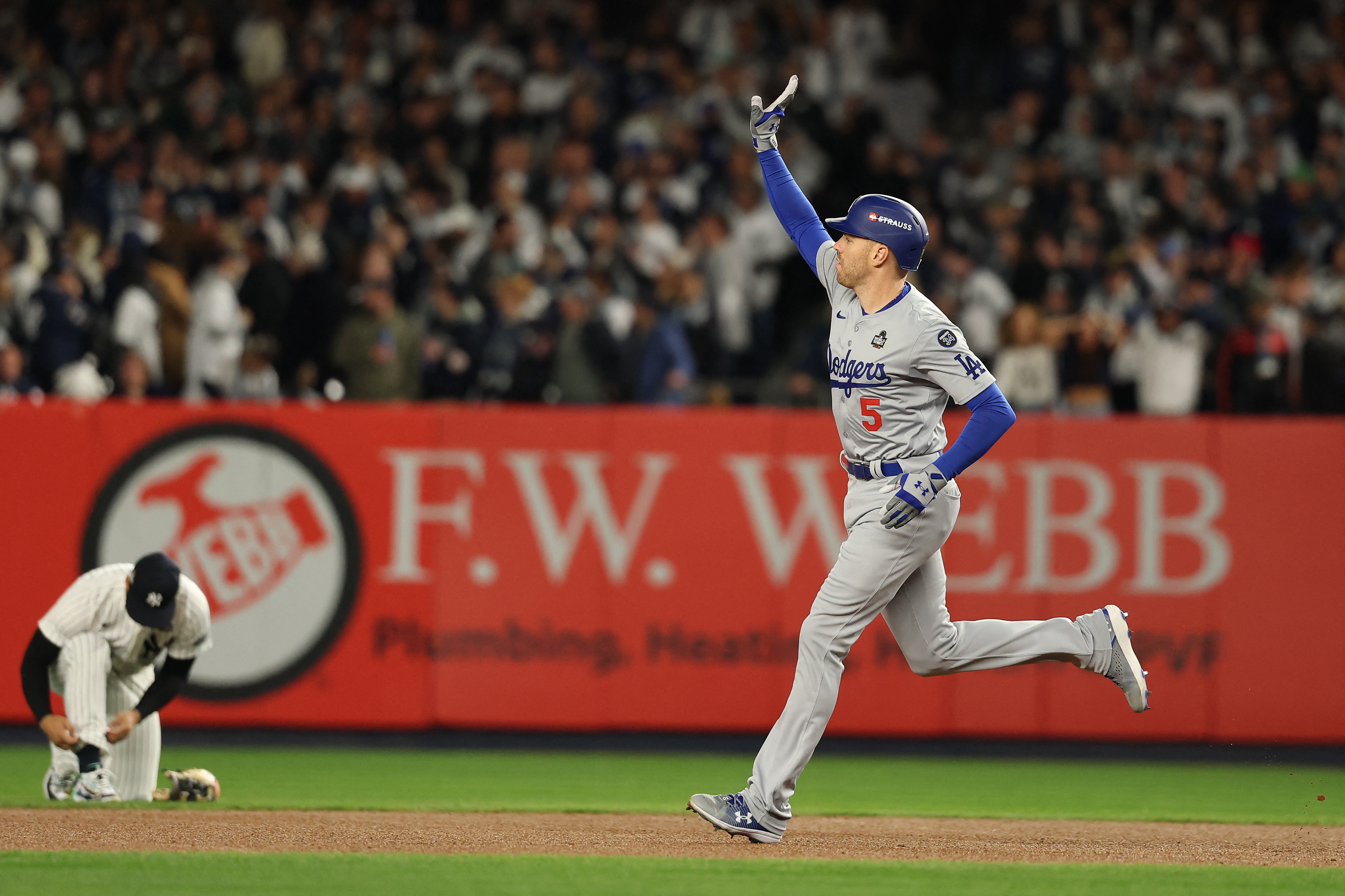 Dodgers vencen a los Yankees y están a un juego de ganar la Serie Mundial 