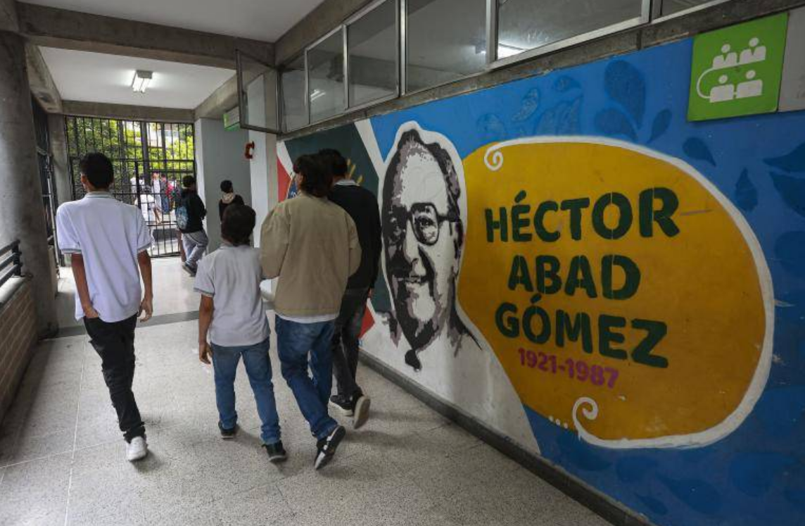 Colegio de Medellín tiene tantos alumnos venezolanos que hasta se canta el “Gloria al Bravo Pueblo”